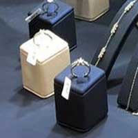 پایه انگشتر یا استند مکعب